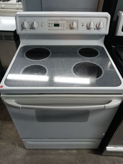 GE Spectra white glasstop stove - Free delivery