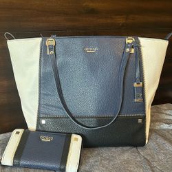 Guess Tote And Wallet 