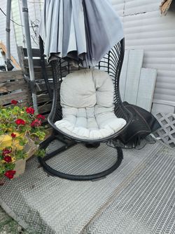 Egg Metal w/ Wicker Chair