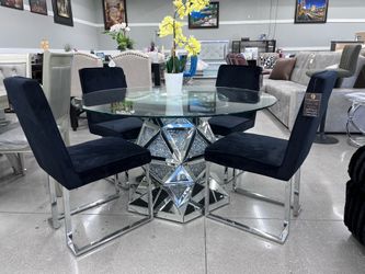 Gorgeous Dining Set With Black Velvet Chairs