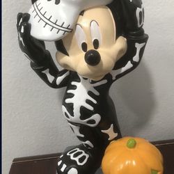 🎃 Disney Halloween MICKEY MOUSE Skeleton with Pumpkin (Statue ) brand new $30   