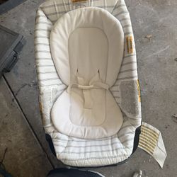 Baby Bouncer: Graco Pack & Play Rock N Grow