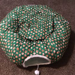 Cat Tunnel Bed for Indoor Cats, Winter Pattern Donut Cat Tunnel with Cushion, Foldable Peekaboo Cat Cave Toy with Hanging Balls, Soft Plush Non-Slip,