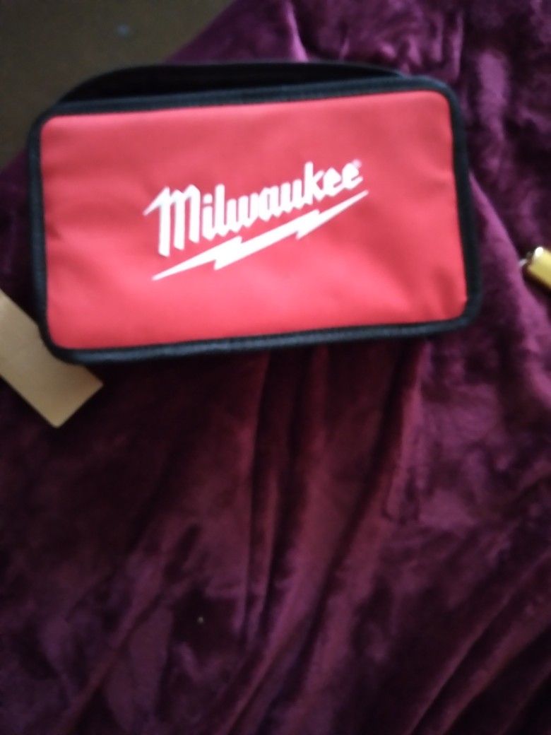 Milwaukee 12Volt Screwdriver Kit With 2 Batteries And Charger