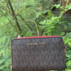 Micheal Kors Jet Set Zip Up Hand Wallet