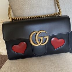 Marmont Medium Heart Black Leather Shoulder Bag