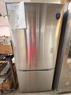 Midea 18.7cu ft refrigerator