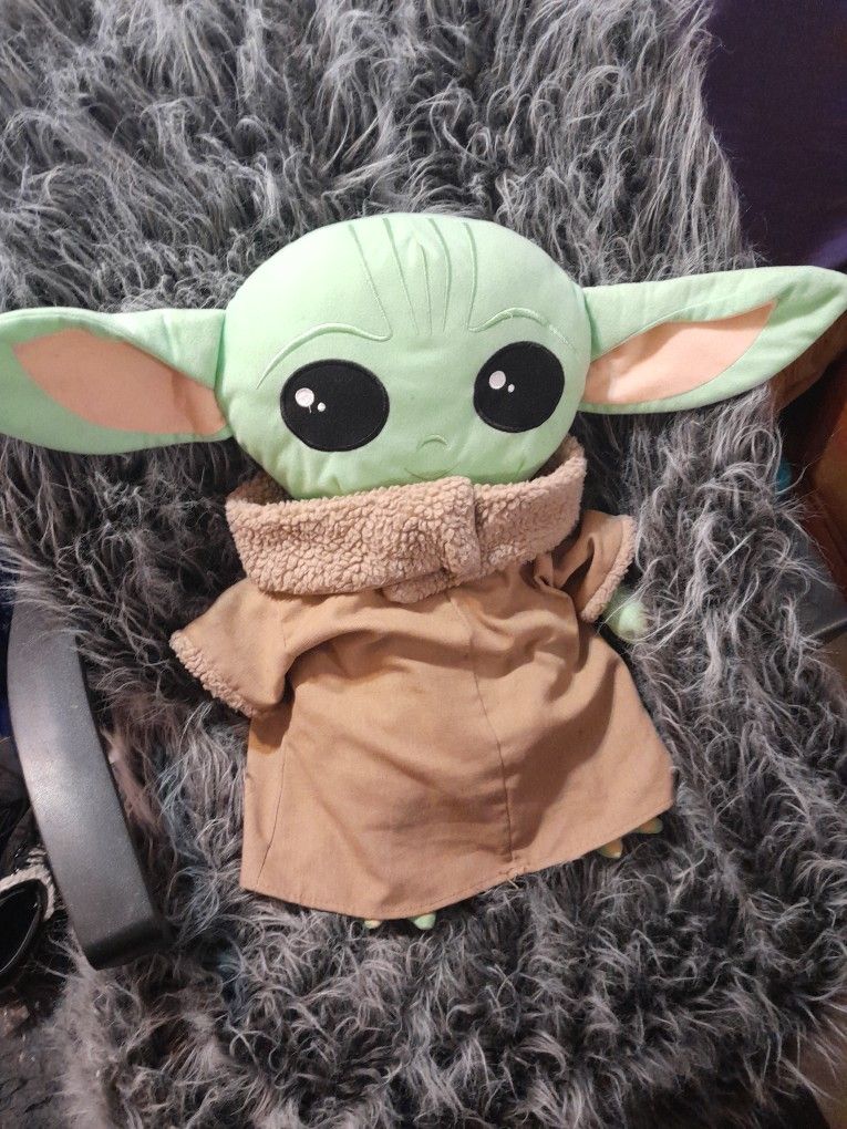 Baby Yoda Plushie!
