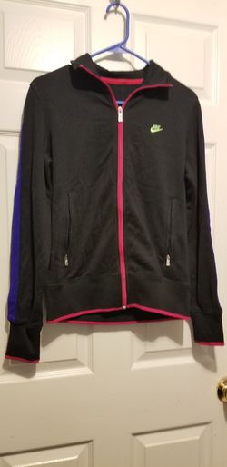 Womens medium nike sportswear shirt