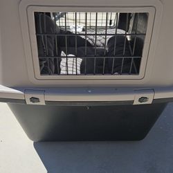 DOG CRATE/CARRIER