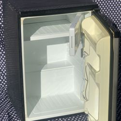 Mini Fridge Works Great – Las Vegas