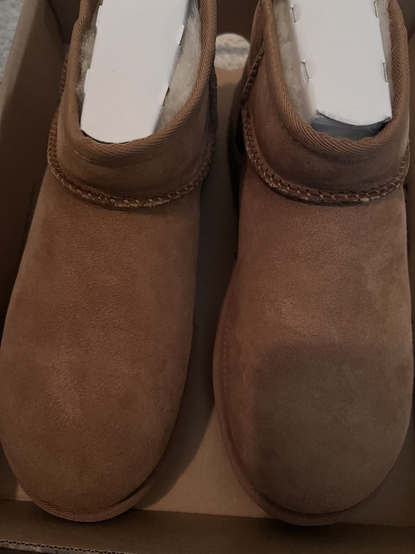 UGGS ULTRA MINI (Size 7 NEW)