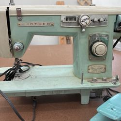 Old HEAVY sewing machine! Don’t know if it works