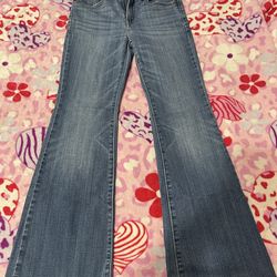 Women’s Levi’s jeans