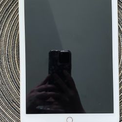 IPad Pro 9.7 | 32 GB | Wi-Fi | with Pink Butterfly cover