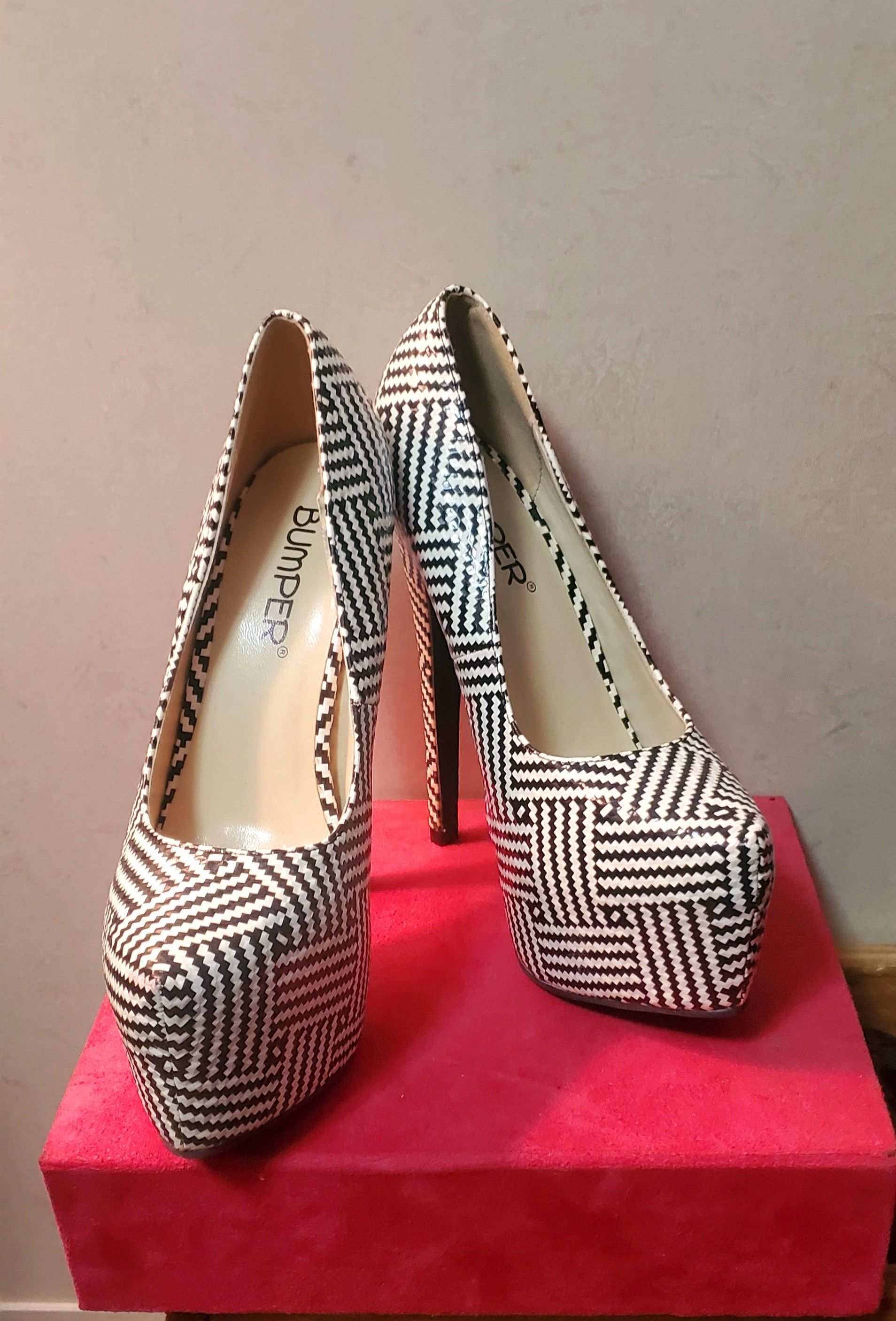 Bumper stiletto pumps