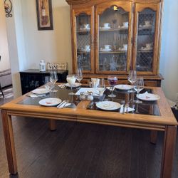 Beautiful Glass Top / Wood Dining Table 