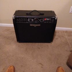 beringer  lead amp.    +. pedal.  clean per sounds Vampire. 112.