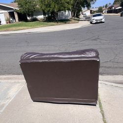 Free LEATHER RECLINABLE, See Pica