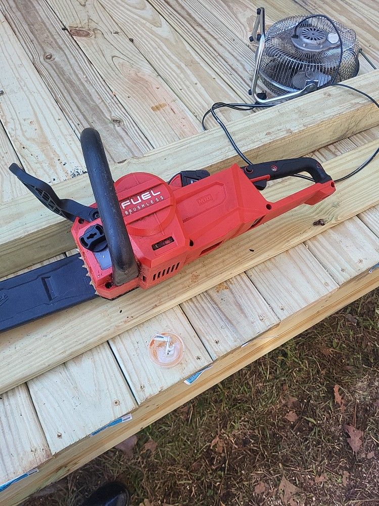 Mikwaukee Chainsaw M18