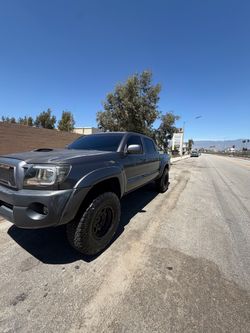 Toyota Tacoma Double Cab Pickup Truck