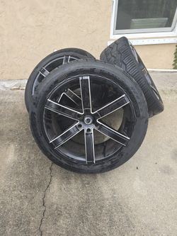 22in Borghini rims w/ Nitto tires