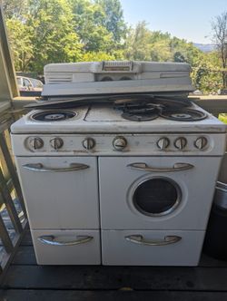 Western Holly Vintage Stove