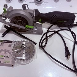 Mini Circular Saw 5.8 Amp + Extra Blades (Great Condition)