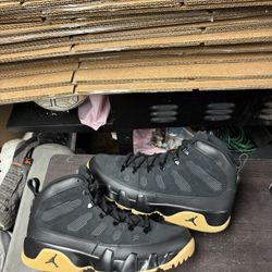 Air Jordan 9 Black Light Gum 