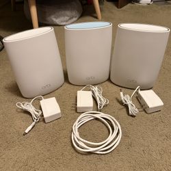 NETGEAR Orbi RBK50 Tri-Band Mesh WiFi System Router (RBR50v2) + 2 Satellites
