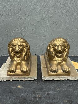 Pair of Two Vintage Concrete Lions Garden Statues