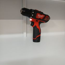 Milwaukee New M12 Drill More Battery 2.0 M12