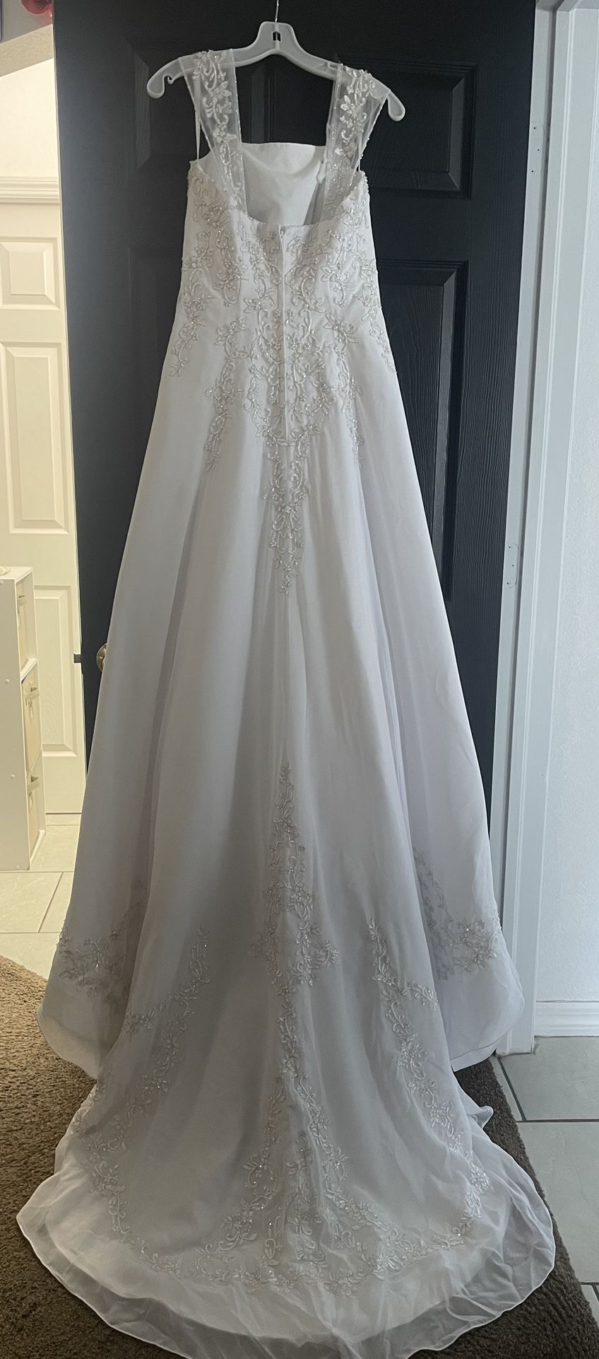 White Wedding Dress With Veil/Vestido Blanco de Novia Con Velo