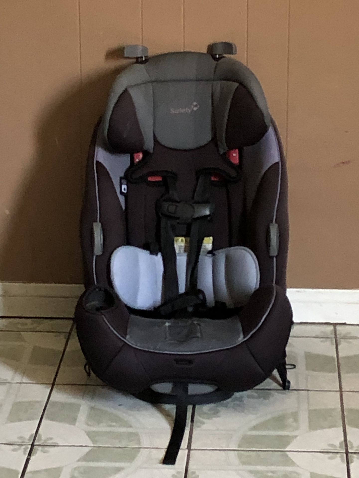 SAFETY 1ST CONVERTIBLE CAR SEAT 