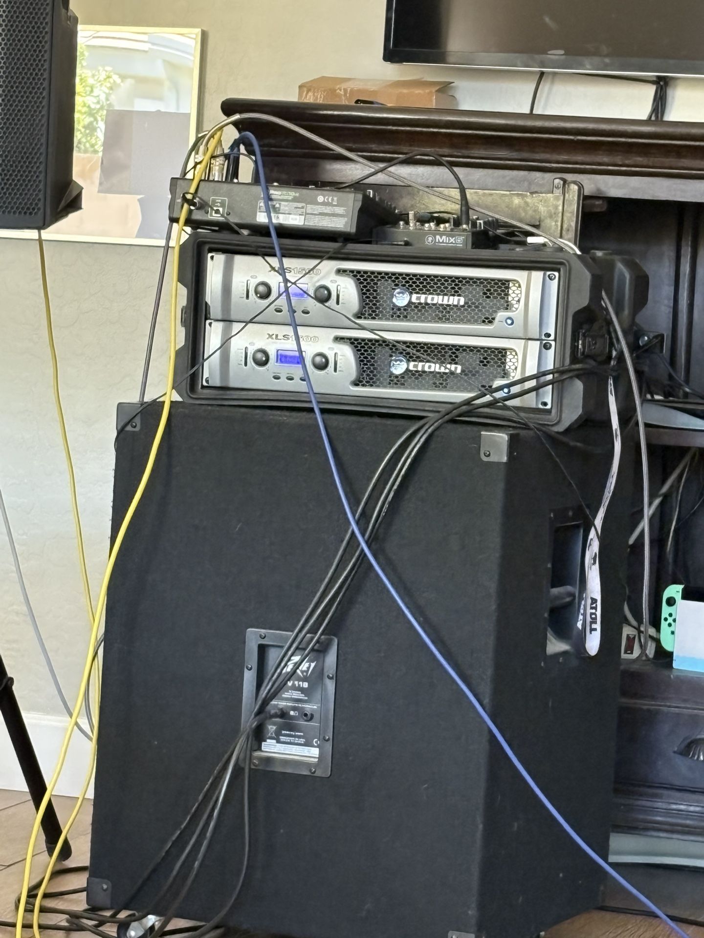 Crown XLS 1500 Amplifier