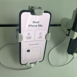 iPhone 16e 