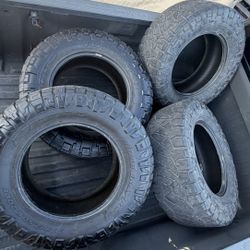 4 Nitto Ridge Grappler Tire Set Size 37 12.5 20 50 Percent Thread Life