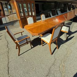 ✨ Elegant Dining Table Set + Matching Hutch - $450 (FREE Delivery!) ✨