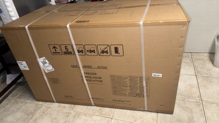 Frigidaire 15 Cu. Ft. Chest Freezer FFCL1542AW