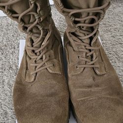 $25 - Belleville C320 Combat Boots – Size 7.5R – Well Worn