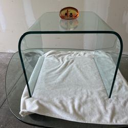 Modern Bent Glass Coffee Table – Thick Tempered Glass – Minimalist Design