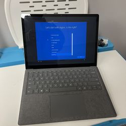 Microsoft Surface Book 4 - R5/256/8 w/ Accessories 
