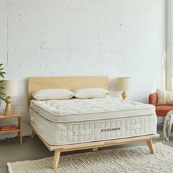 Brand New Luxury Organic Avocado Green Mattress Ultra Plush (King Size)