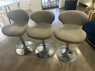 Set of 3 light grey stools