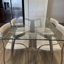 Dining Table + 4 Chairs 