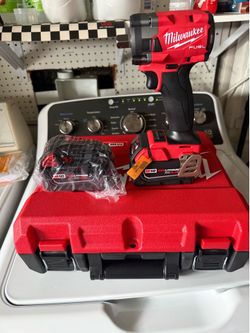 Milwaukee M18 Fuel 18v 1/2 inch compact impact wrench driver
