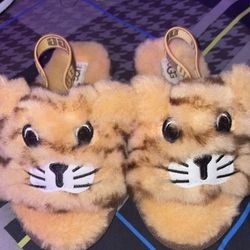 Toddler Ugg Sandals/slippers New 