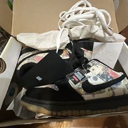 Supreme Nike Dunks
