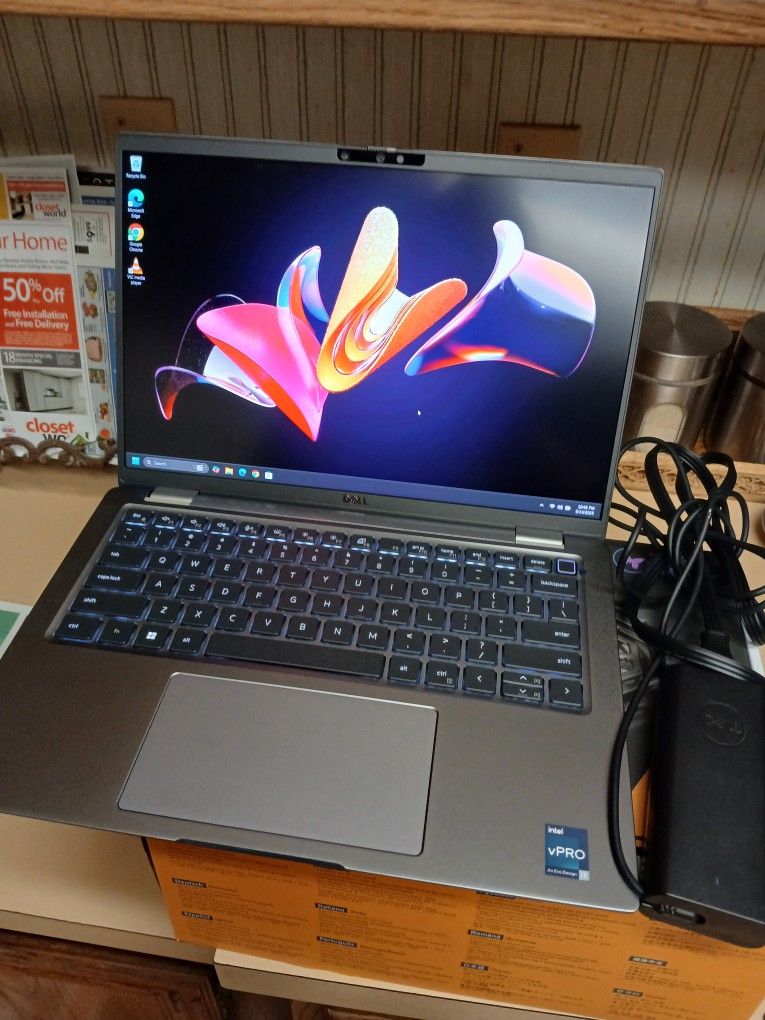 Dell Latitude 7440 14 Inch Laptop (i7-1365U, 16GB DDR5 4800MHz, 512GB NVMe, IntelIris Xe Graphics, W11 Pro, Fingerprint Reader)