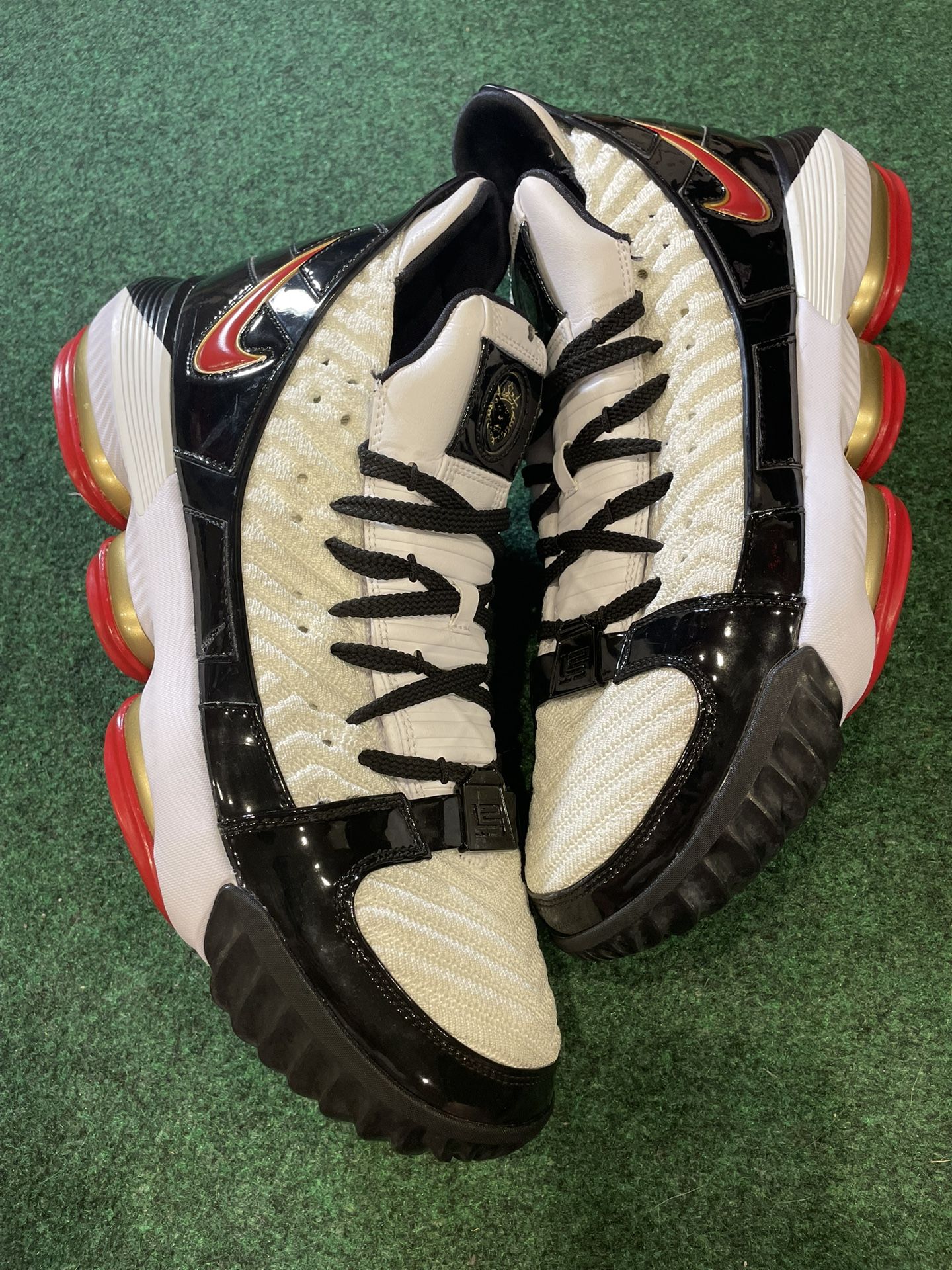 Nike LeBron 16 Remix Size 13